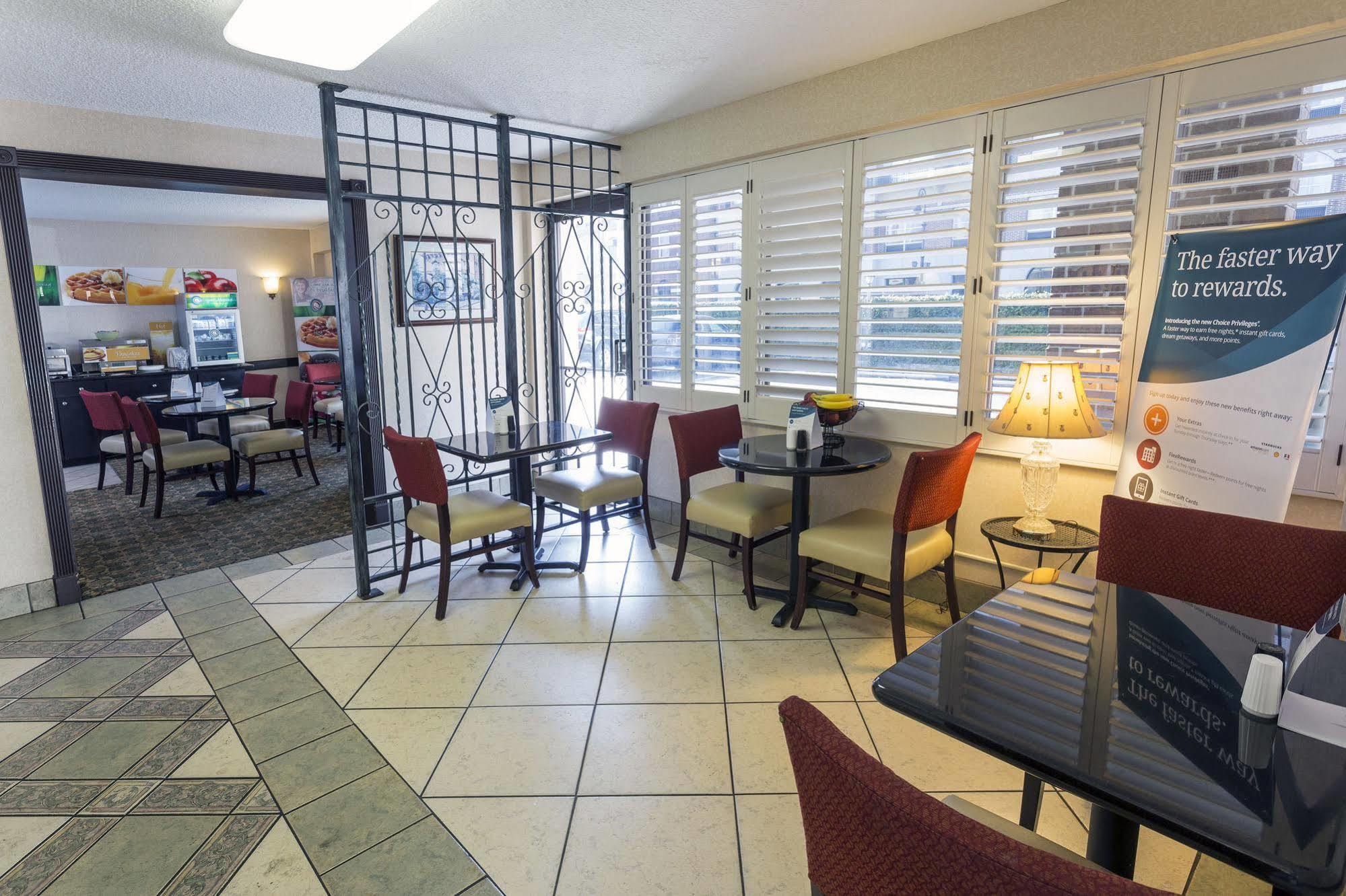 Quality Inn Savannah Historic District Exterior photo